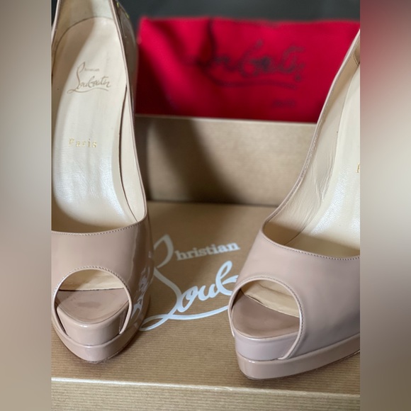 Christian Louboutin Beige Patent Leather Hyper Privé Peep Toe Pumps - Picture 5 of 7